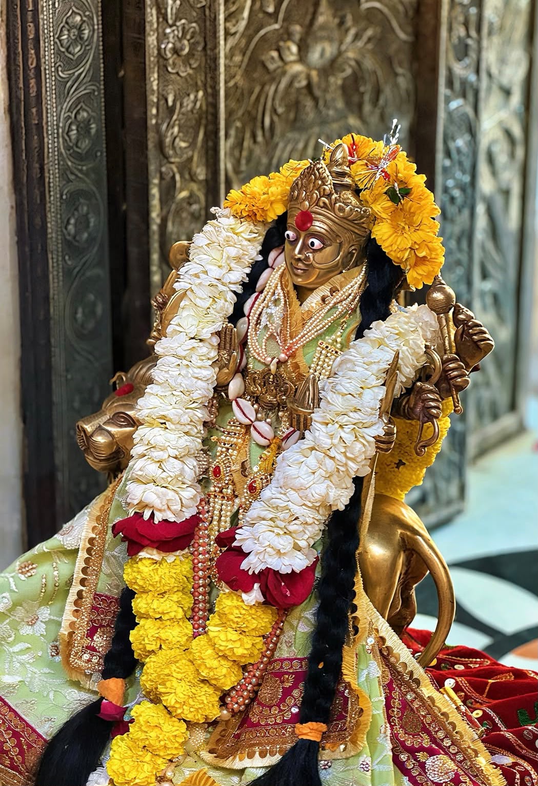 माँ बगलामुखी की प्रतिमा